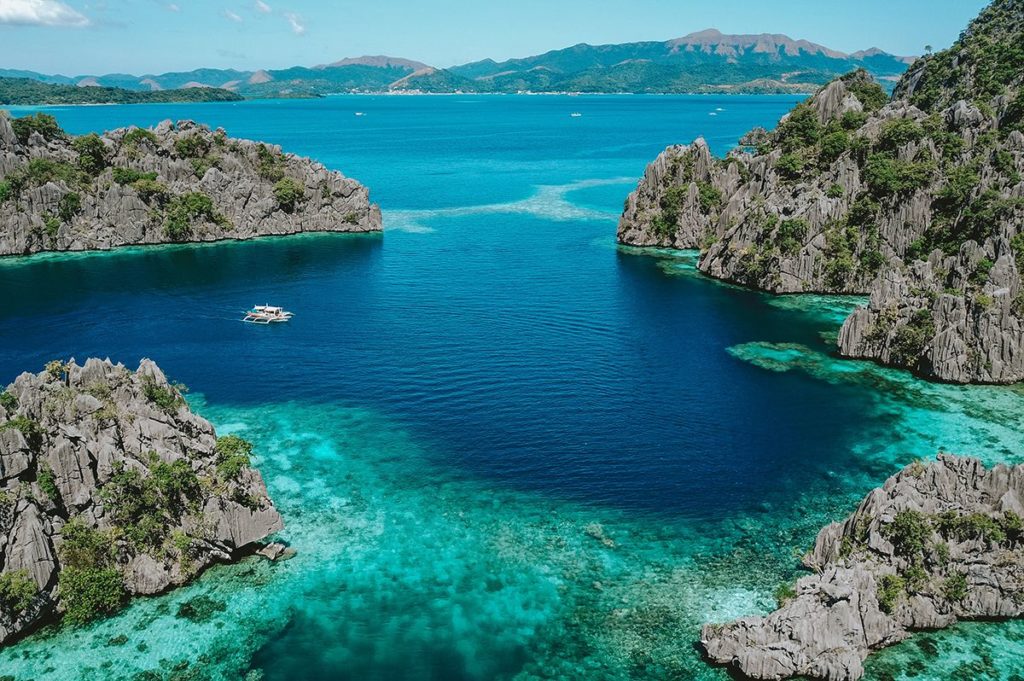 blue saphire water in philippines