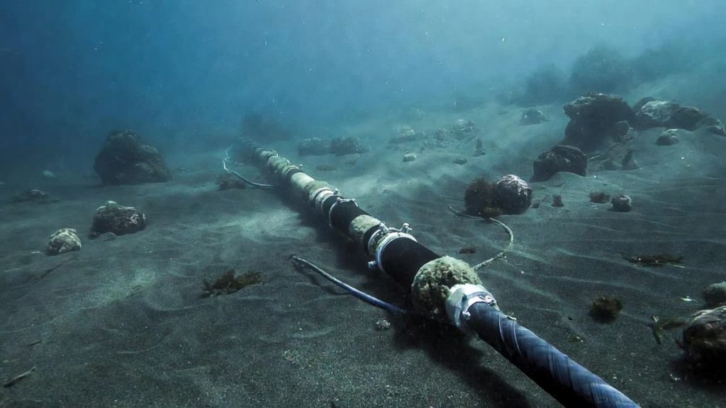 Submarine power cable connecting an island to the mainland electric grid